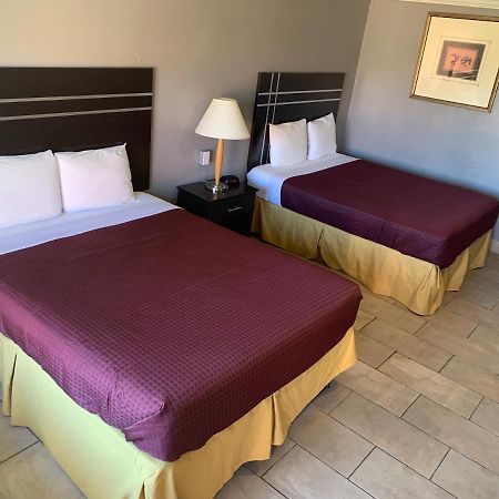 Executive Inn & Suites Beeville Bagian luar foto