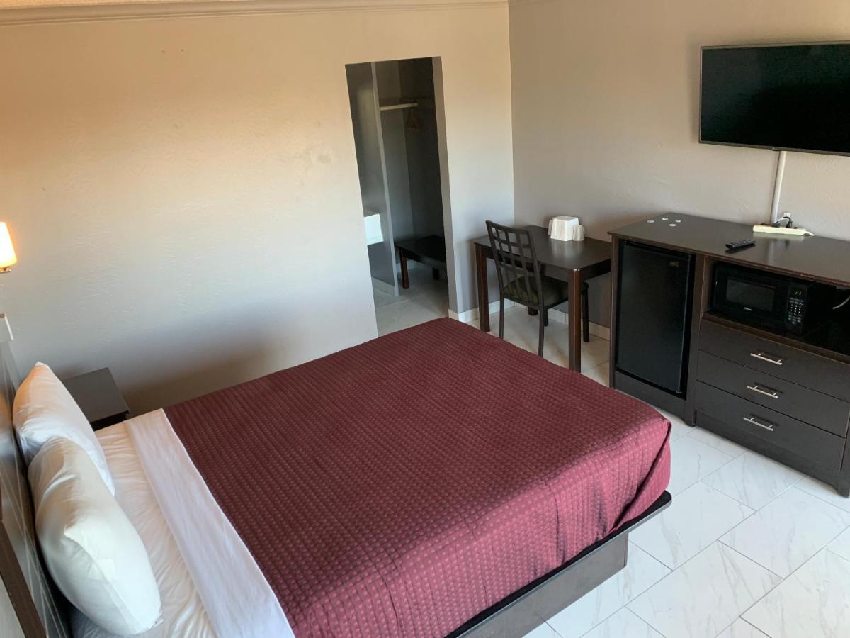 Executive Inn & Suites Beeville Bagian luar foto